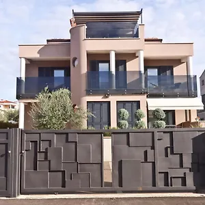 https://apartment-ii.in-istria.net