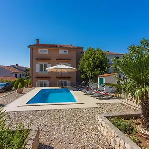 https://apartments-marija-crikvenica-51260.primorje-gorskikotar.com